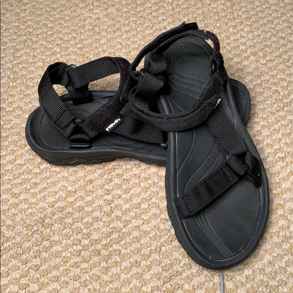 Teva sandals Men’s size 8; women’s 9